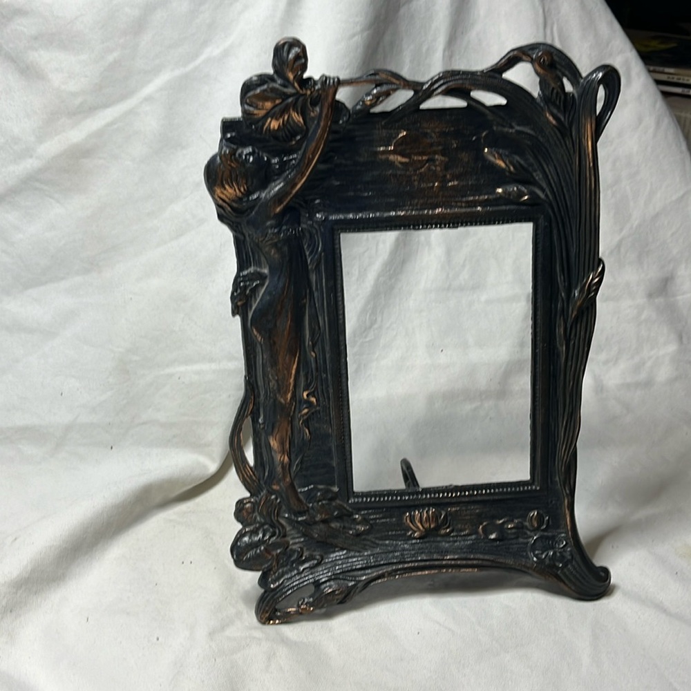 Art Nouvaeu lady vintage picture frame